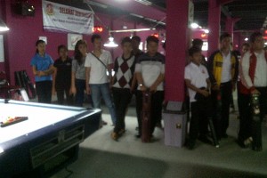 Atlet Biliar Kuningan saat mengikuti pembukaan babak kualifikasi PORDA XII caabor biliar di Purwakarta